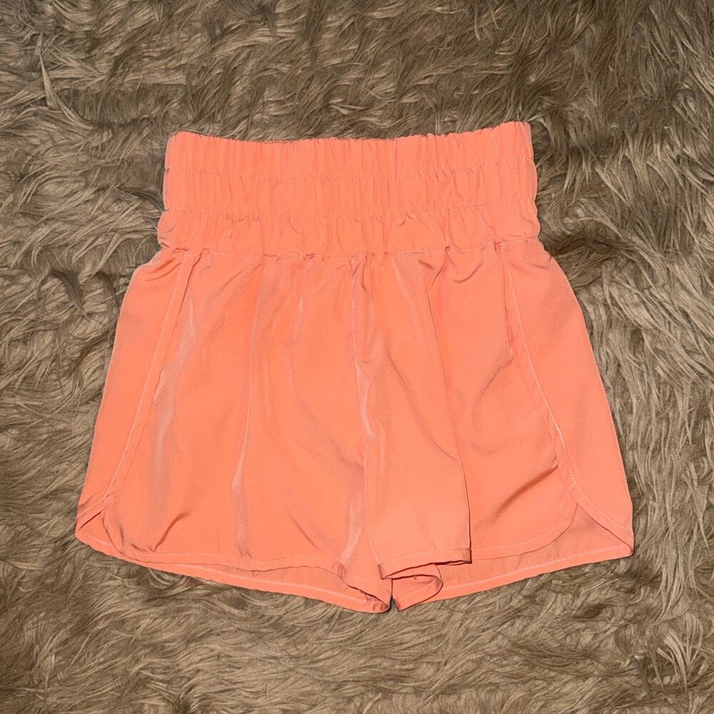 Daisy Fuentes Fit High Waisted Athletic Shorts Peach Women's size M
